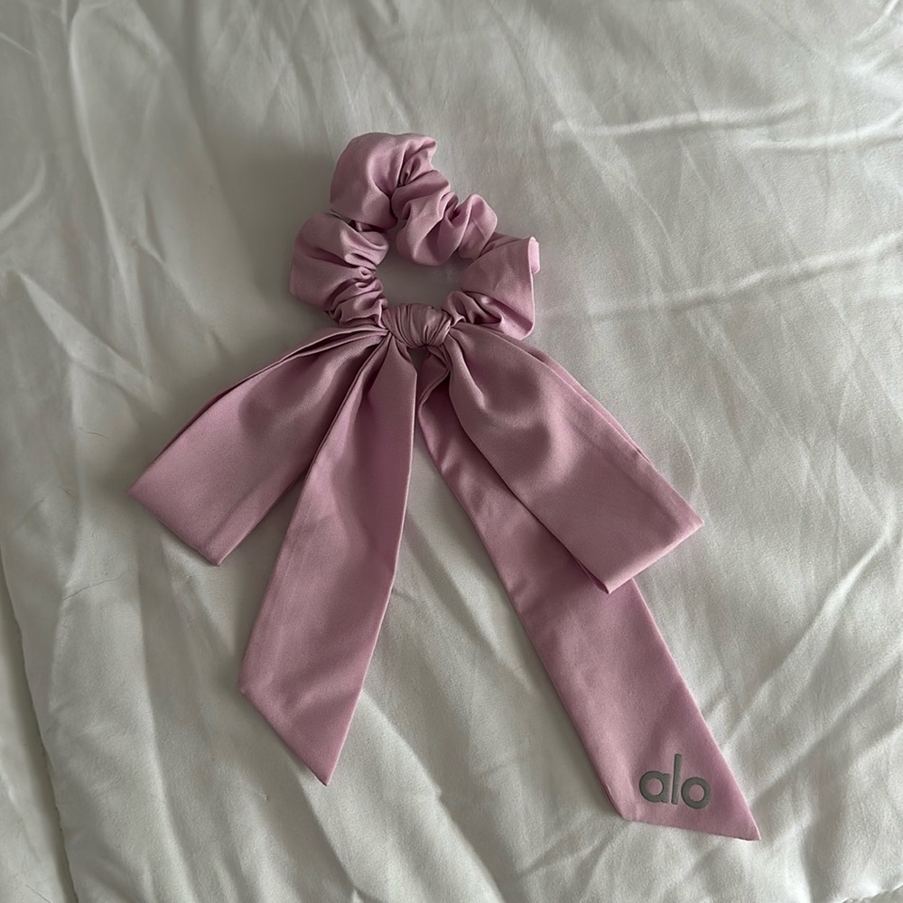 ALO scrunchie